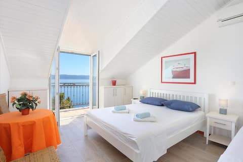 Apartment 'Haus Mate 2' with a private beach