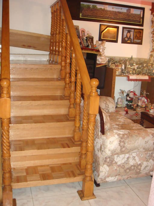 Escaleras hacia habitaciones