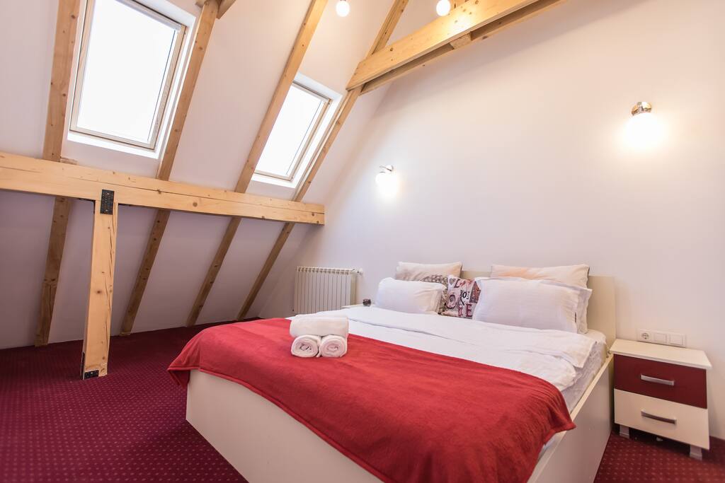 Bedroom 1 ~ Large bed