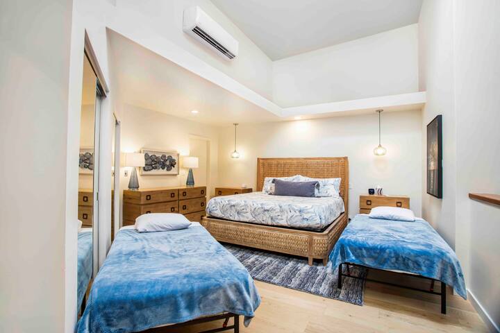 Panoramic luxury beachside condo in paradise A/C gallery image 5