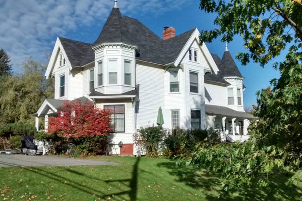 Victorian Vacation (Sun Room) - Houses for Rent in Caribou ...