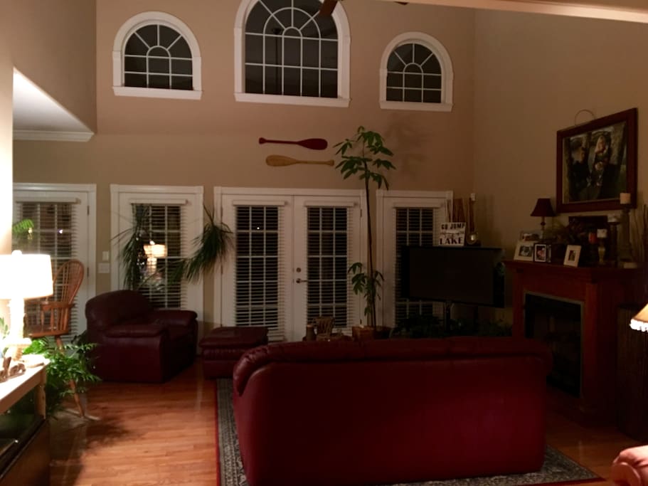 Great Room w/fireplace