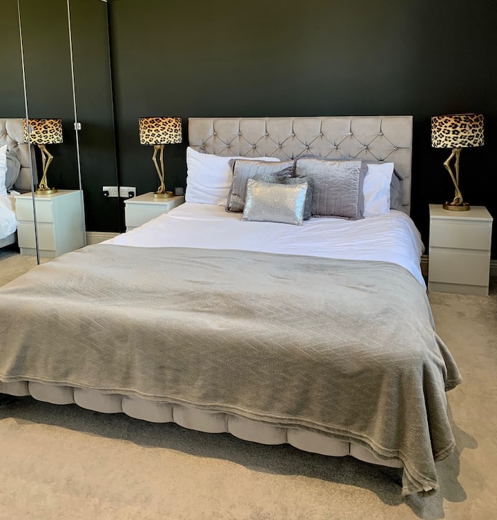 Chumba cha kulala cha kiwango cha juu kilicho na kila kitu