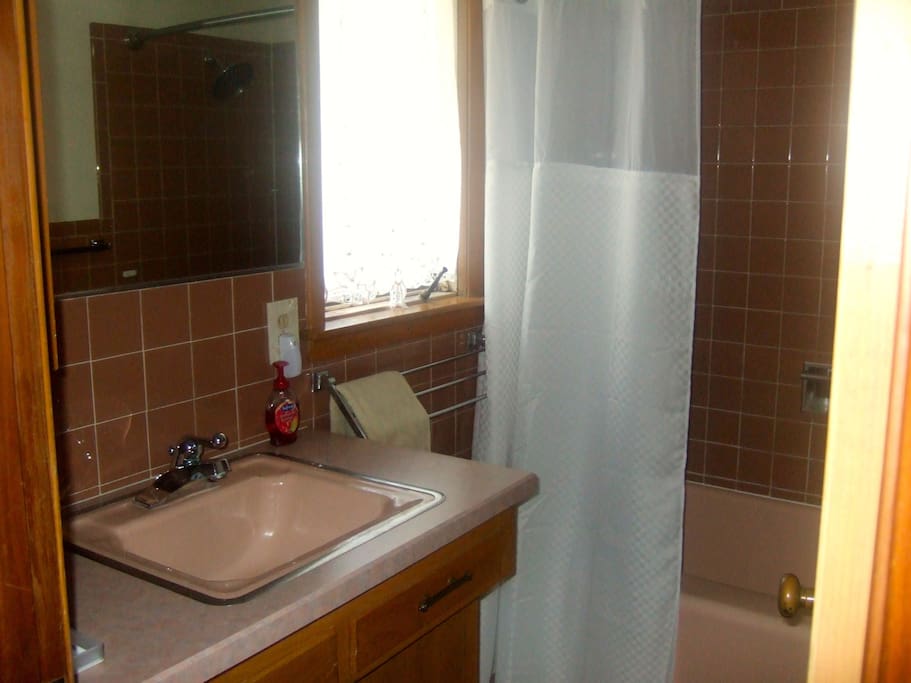 Private pristine retro bath right across the hall