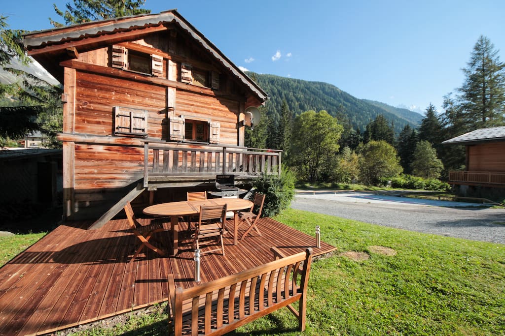 Enjoy view of Mt Blanc and relax in the garden