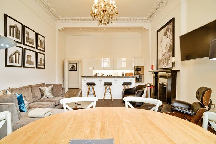 Stylish Edinburgh Suite in the City Centre gallery image 5