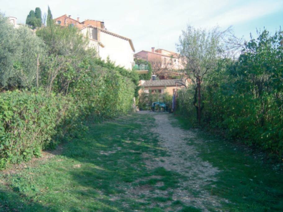 Jardin clos pour le parking