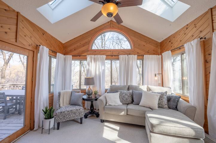 Luxurious Home Away From Home | 6bds / 4 bath