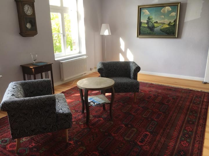 Large salon (former classroom)