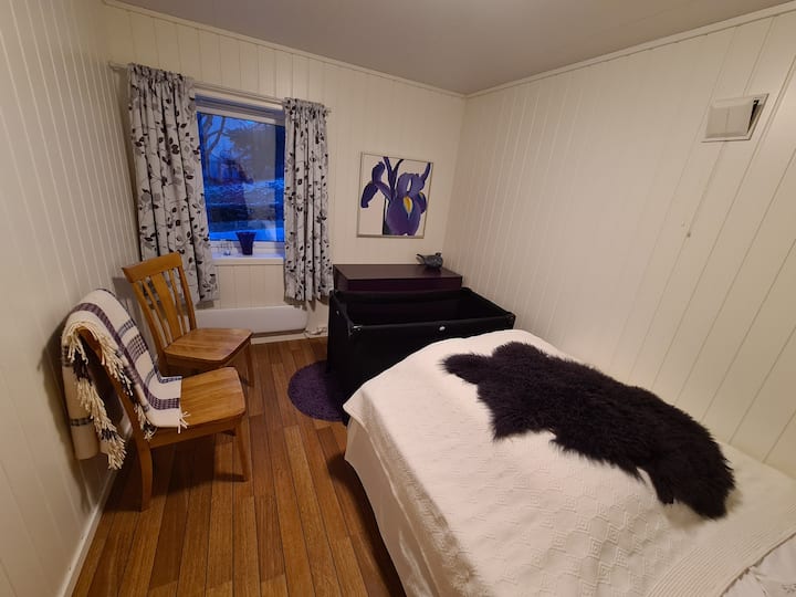 Dormitorio 2: cama de tamaño 150×200 posible cama para niños.