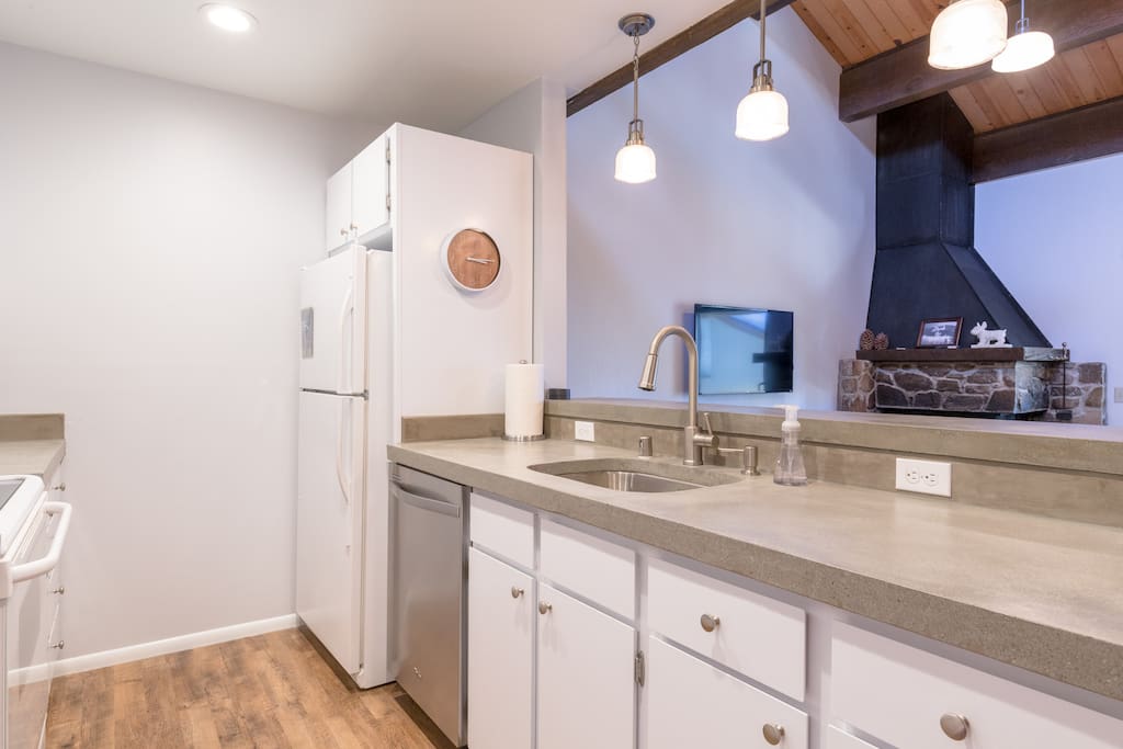 The kitchen has a bar with 4 stools
