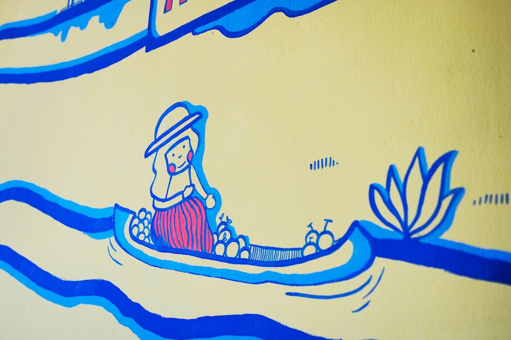 Discover the stories of Thais along the wall.