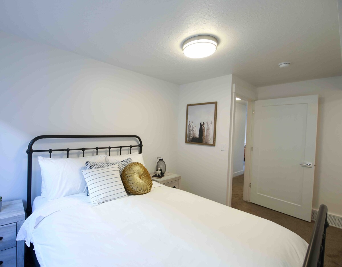 Basement Queen Bedroom