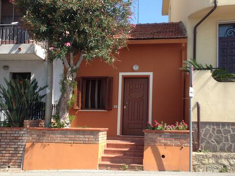 DETACHED HOUSE