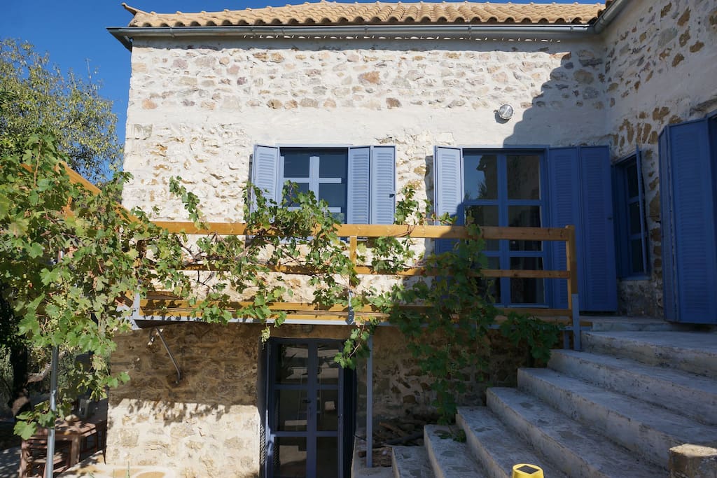 Left side of the house, balcony from the masterbedroom