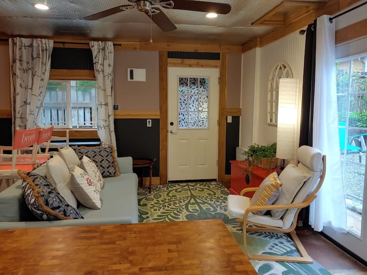 Silver Lining Urban Cottage For Two - Seattle-Tacoma Airport (SEA)