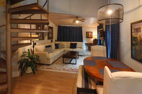 Private Pool•Hot Tub•2 Separate houses!