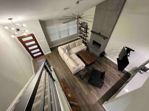 *Modern* 4BR in The Woodlands - Pet Friendly!
