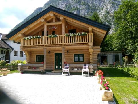 C.T.N. Loghouse in Hallstatt