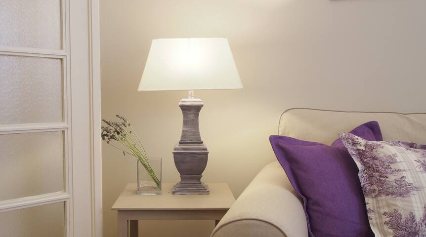 KRH/ Lavender Luxury Suite a stroll to Parthenon gallery image 3