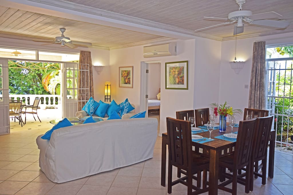 Dining area with seating for six. A great space to enjoy meals when you're not trying one of the many restaurants on the West Coast!