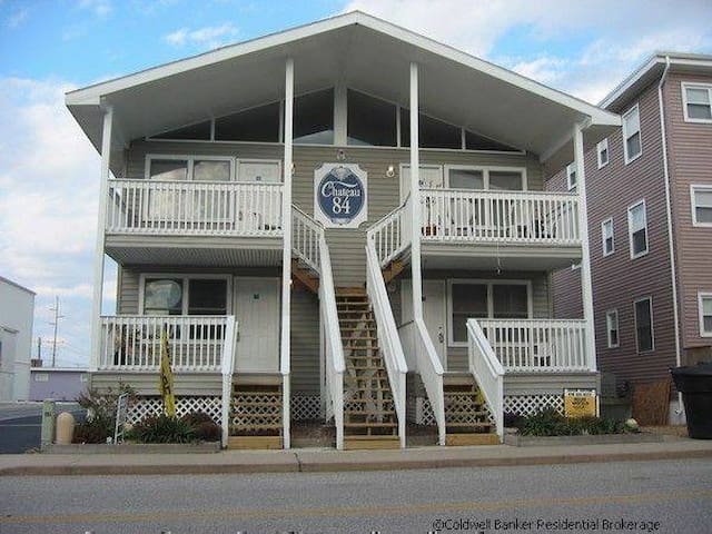 2 Bedroom Ocean Block Condo (Mid-town)