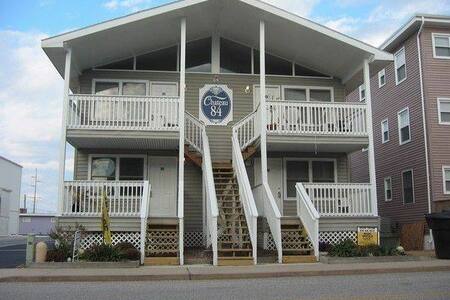 2 Bedroom Ocean Block Condo (Mid-town)