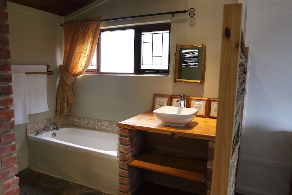 En-suite bathroom Emerald; bath, shower, basin, toilet, bidet