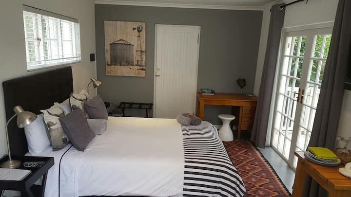 Oak House Rosebank (Water & Power Backup) - Johannesburg