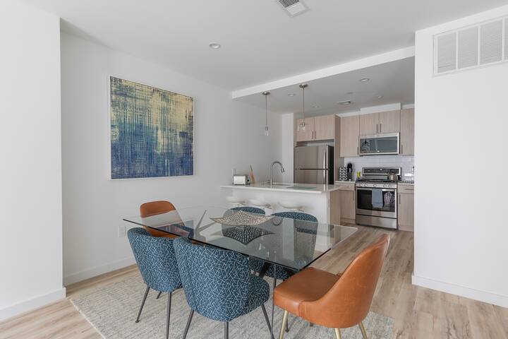 Lavish 3BR Retreat w Private Rooftop Deck Near NYC gallery image 3