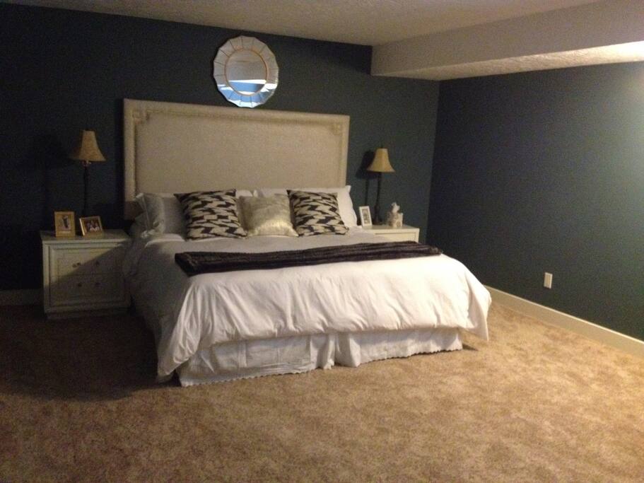Guest bedroom downstairs--King Bed