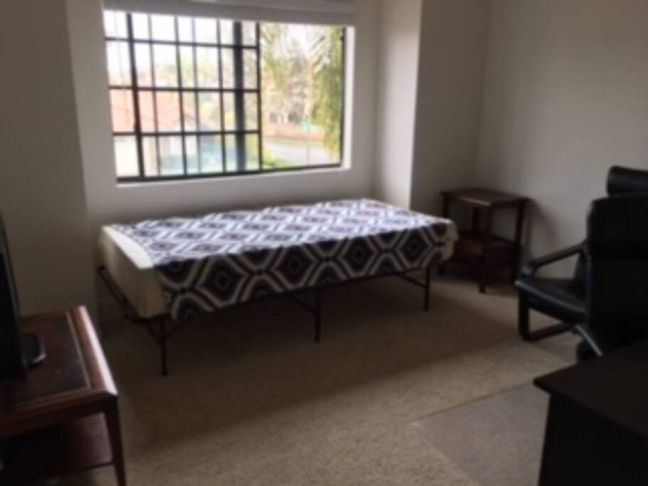 fresh linens, long twin air mattress