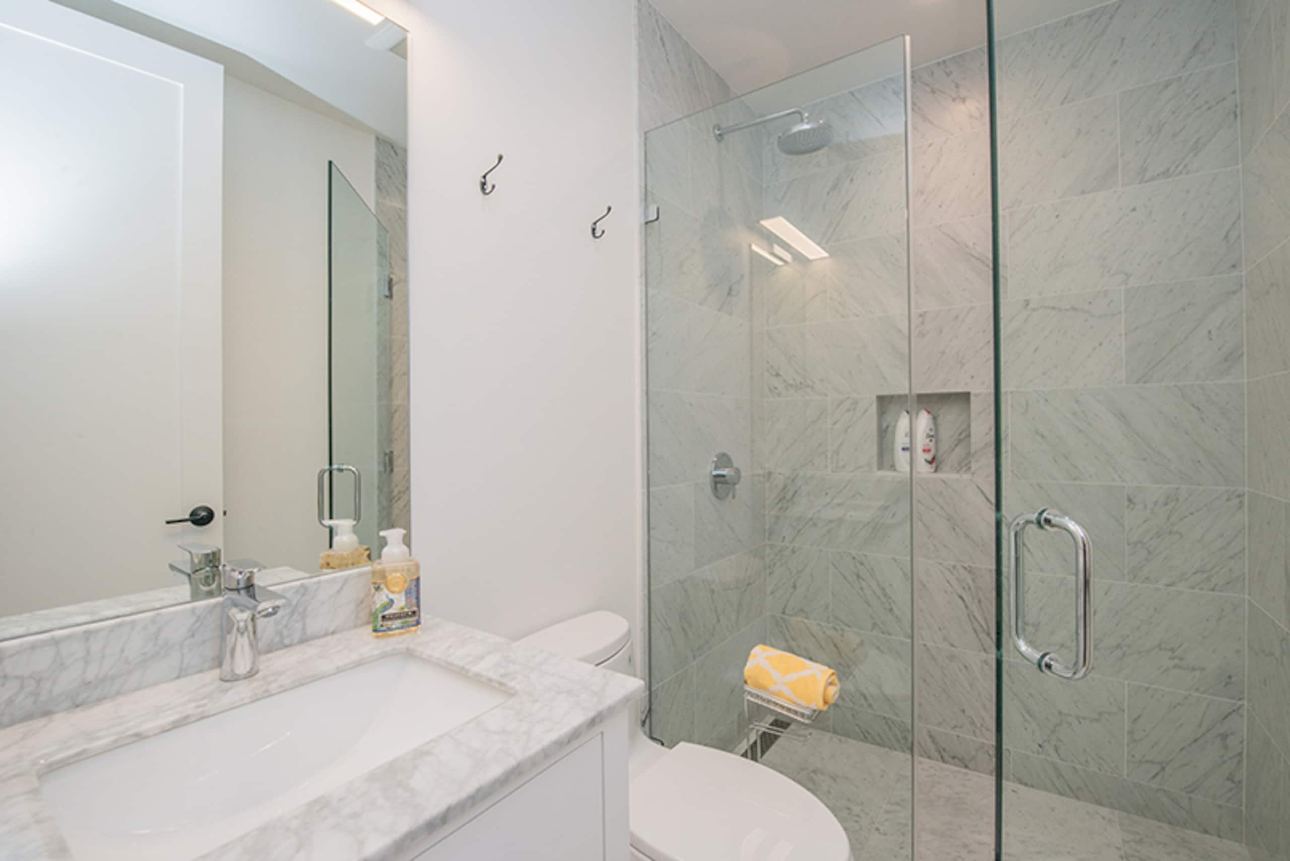 Guesthouse in San Francisco · ★4.86 · 2 bedrooms · 4 beds · 2 baths - Image 12
