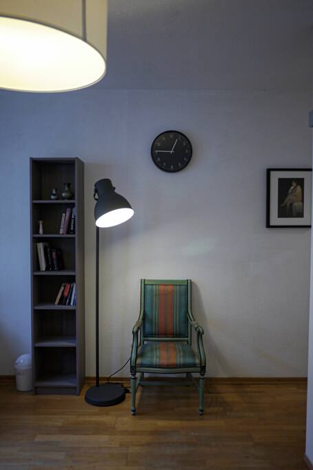 Wohnzimmer mit Antik Sessel