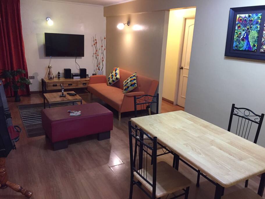 Amplio living comedor