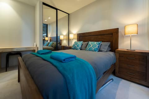 Popular Airbnb listing: [YUN STAR] Modern and Quiet Apt - Top location!! in Carlton