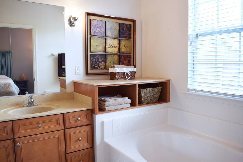 Garden tub and lots of counter space.