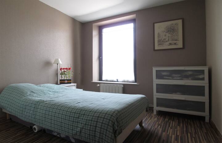 1 letto da 120 per 1 persona o 2 bambini. Stanza con vista sulla via