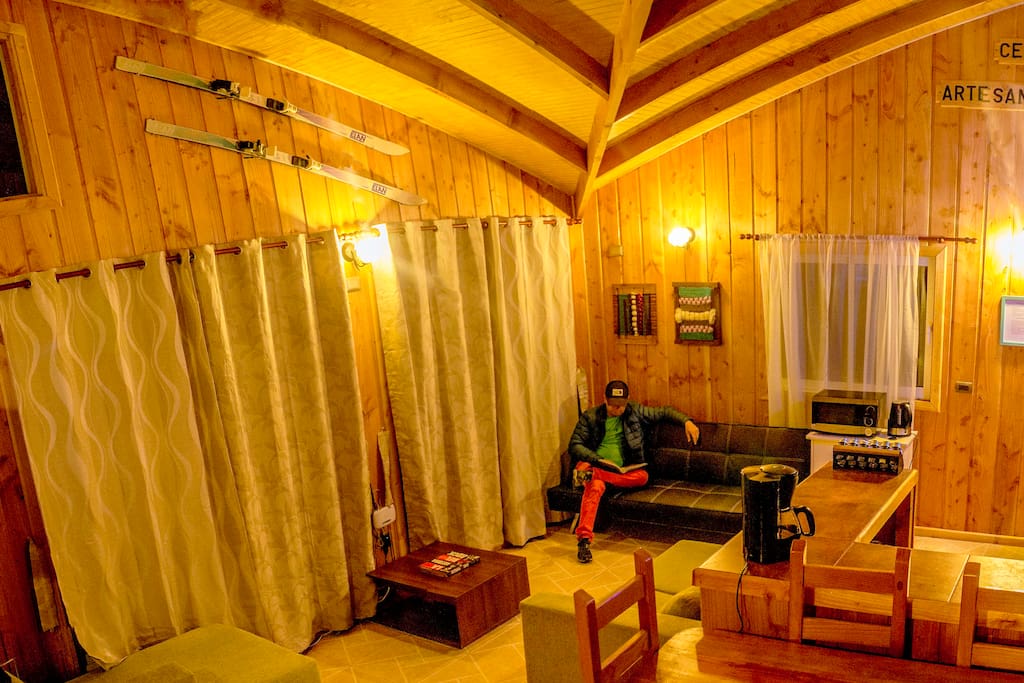 Amplia sala tipo Lounge perfecta para sentirse comodo.