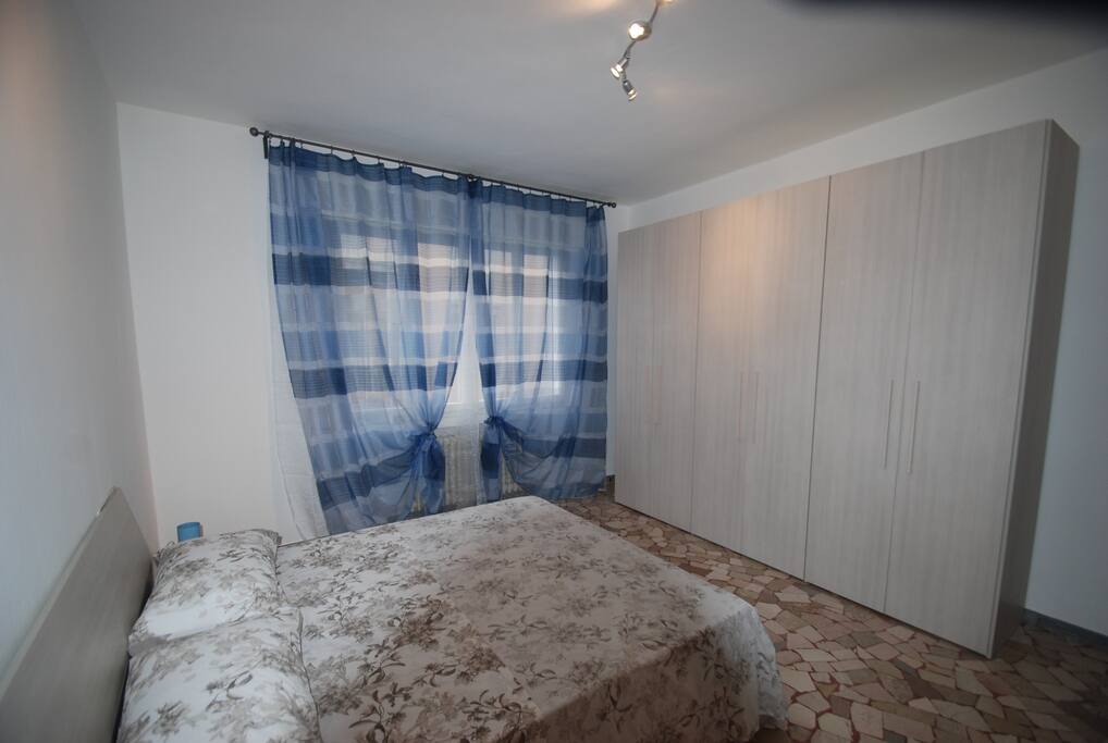 camera con letto matrimoniale