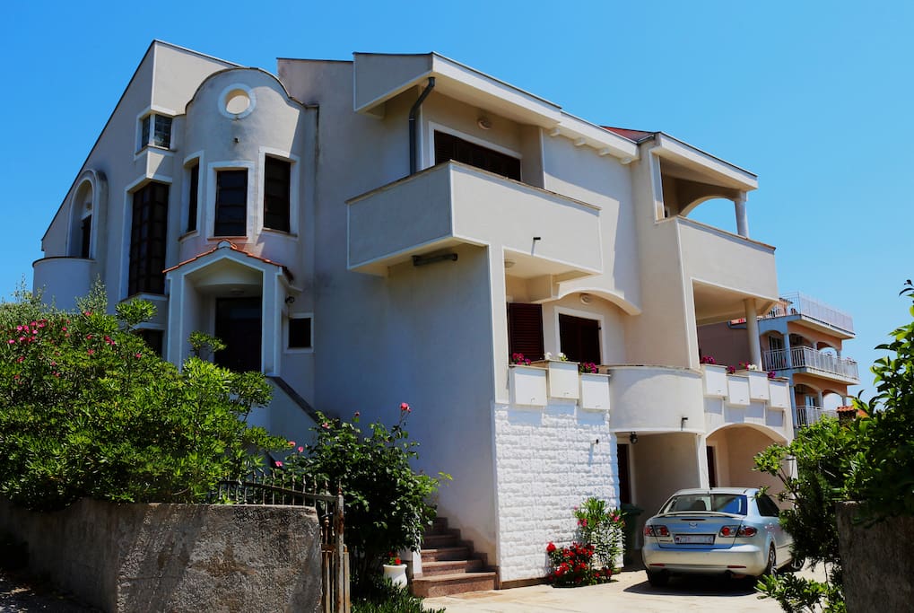 Villa Maribel/view from SW a