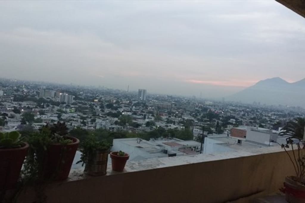 Balcón con vista al cerro de la silla