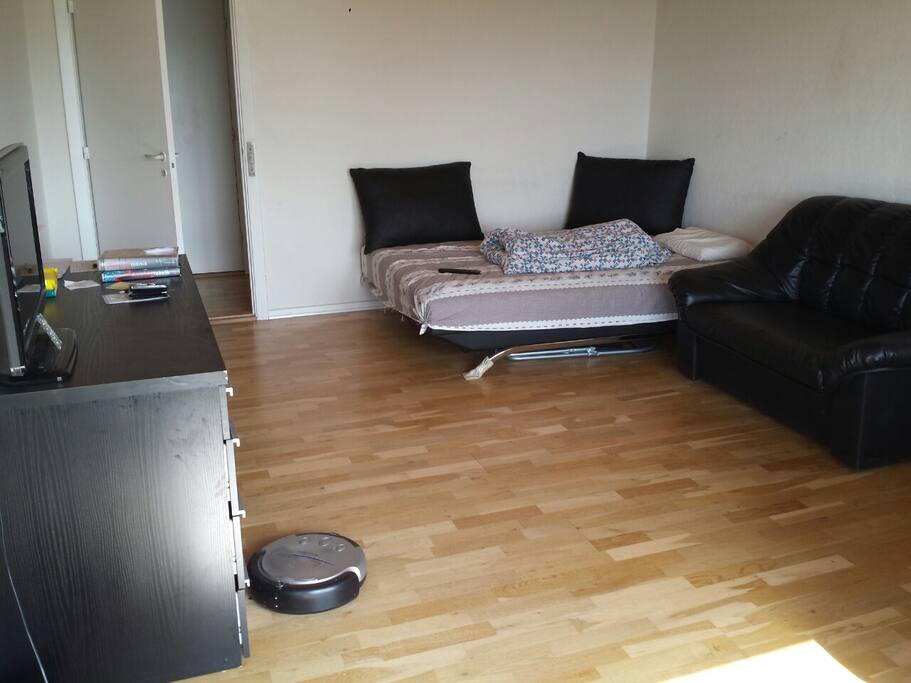 Fælles værelse hvor der er soveplads til 2 voksen og 1 barn