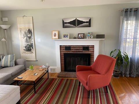 Cute Downtown Andover Cottage w/ Parking and Yard
