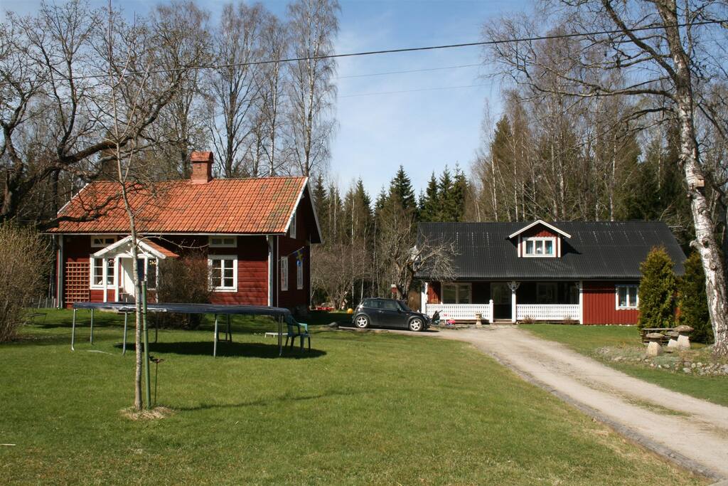 2 Rooms in the house on the right side. Summer