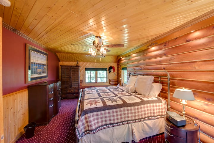 Dormitorio principal con cama tamaño king