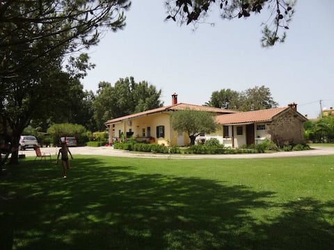 Oasis of Arborean relaxation. Two bathrooms. See details.