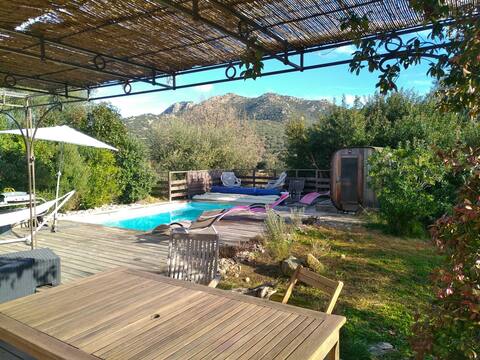 E Pradine, pool house 5 km from the sea