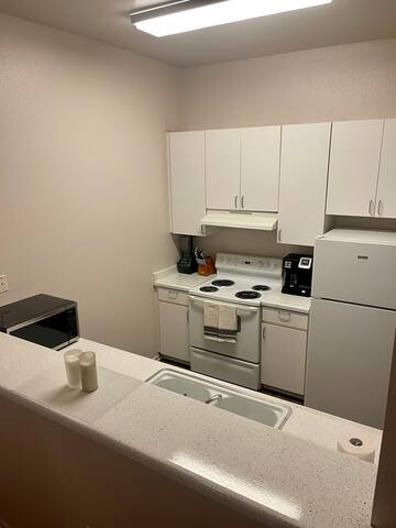 Lovely 2 bedroom 3 beds Condo gallery image 5