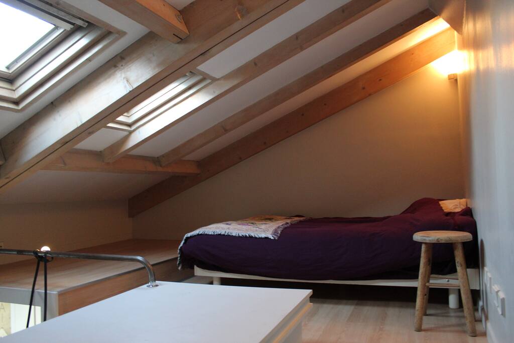 Lit Queen (mezzanine)